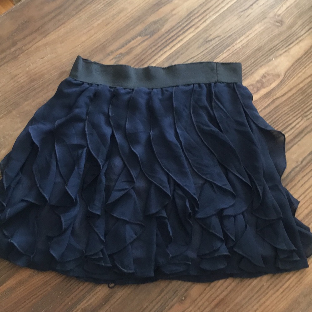⭐️5/$25 Medium forever 21 ruffle skirt